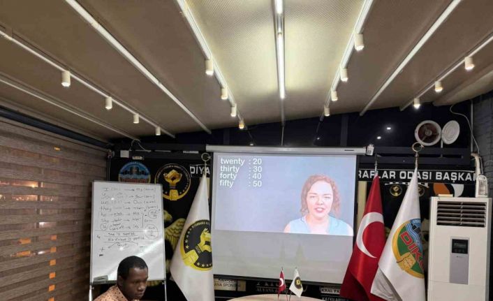 Diyarbakır Kuyumcular Odasından bir ilk: Esnafa ücretsiz İngilizce eğitimi başladı