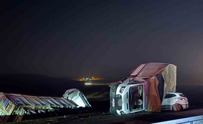 Diyarbakır’da 5 araçlı zincirleme kaza: 3 ölü, 14 yaralı