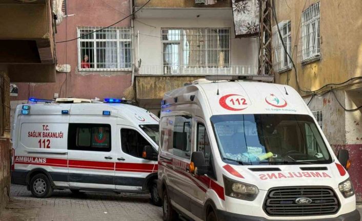 Diyarbakır’da apartmanda priz kaynaklı yangın: 7 kişi dumandan etkilendi