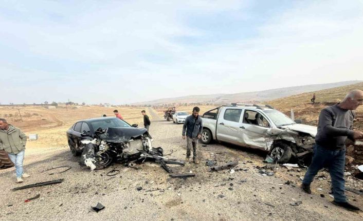 Diyarbakır’da iki otomobil kafa kafaya çarpıştı: 2 yaralı