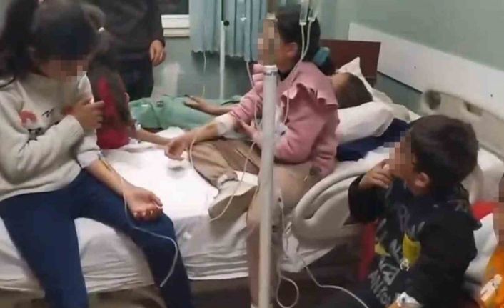 Diyarbakır’da okulda yedikleri yemek sonrası rahatsızlanan öğrenciler hastanelik oldu