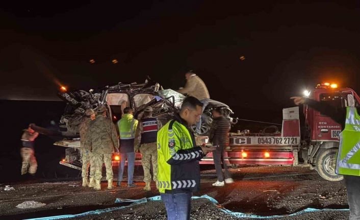 Diyarbakır’daki kazada ölen 4 kişinin cenazesi Adli Tıp Kurumu’na kaldırıldı