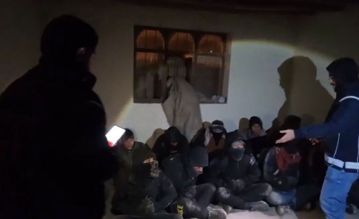 Doğubayazıt’ta göçmen kaçakçılığı operasyonu: 14 düzensiz göçmen yakalandı