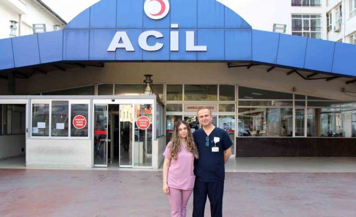 Doktor baba kız birlikte şifa dağıtıyor