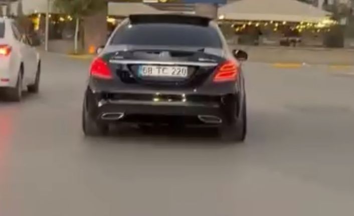 Drift atan sürücünün tehlikeli yolculuğu kamerada