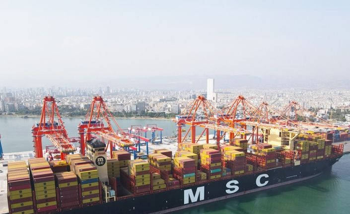 Dünyanın en büyük konteyner gemisi Mersin Limanı’na geldi