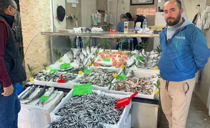 Düzce’de balık fiyatları düşerken, vatandaşlar balığa yöneliyor