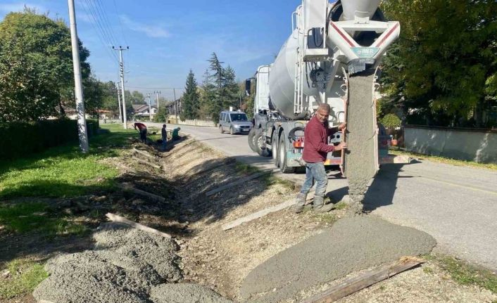 Düzce’de köy yollarına v kanal yapılıyor