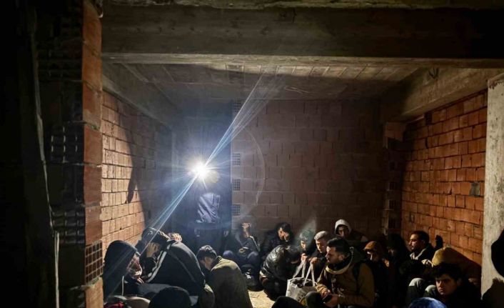 Düzensiz göçmenler inşaatta yakalandı