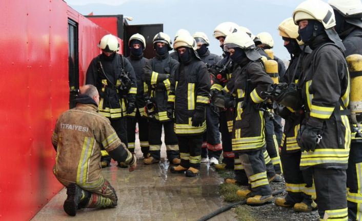 EBYÜ Üzümlü MYO öğrencilerine uygulamalı temel itfaiyecilik eğitimi