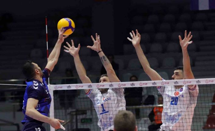 Efeler Ligi: Altekma: 2 - Halkbank: 3