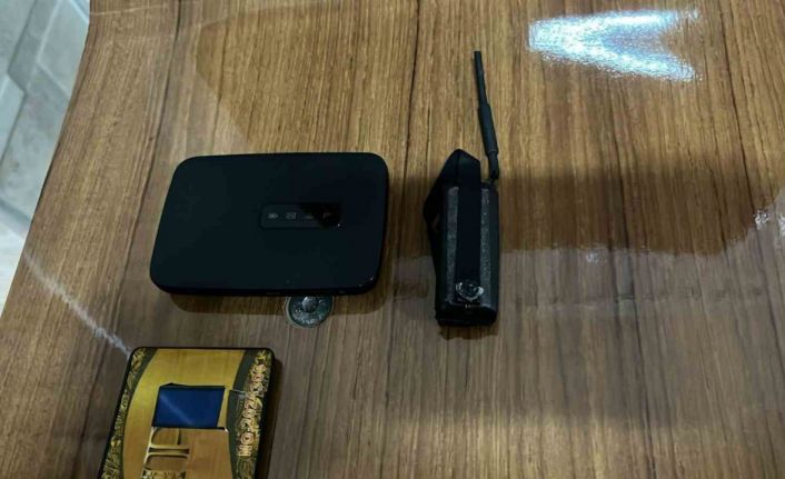 Ehliyet sınavında kopya düzeneğiyle yakalandı