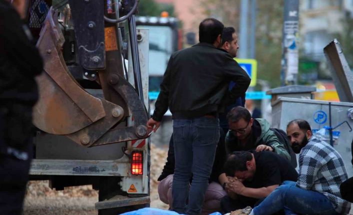 Ekmek almaya giderken kepçenin altında kalan yaşlı adam hayatını kaybetti