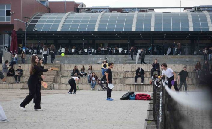 "Ekranı Bırak, Raketi Kap" etkinliğiyle teknoloji bağımlılığına karşı farkındalık oluşturuldu