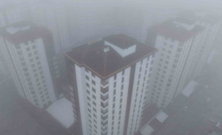 Elazığ’da 200 metreden şehir sis içinde kayboldu