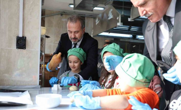Elazığ’da minik şefler mutfakta yeteneklerini sergiledi