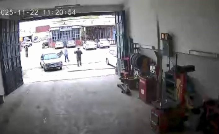 Elazığ’da motosiklet kazası güvenlik kamerasına yansıdı