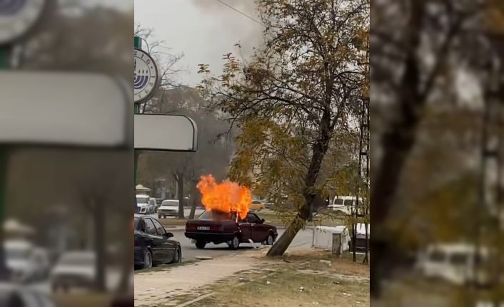 Elazığ’da seyir halindeyken yanan otomobil kullanılamaz hale geldi