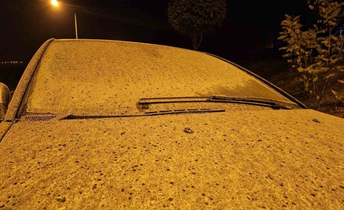 Elazığ’da toz taşınımı yağışla birleşti, adeta çamur yağdı