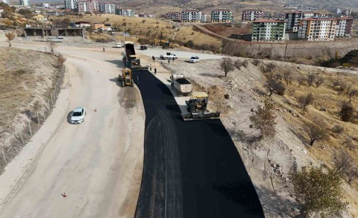 Elazığ’da yol yenileme çalışmaları devam ediyor