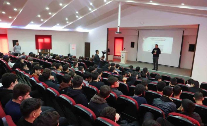 Elazığ’daki liselerde Fırat Üniversitesi tanıtıldı