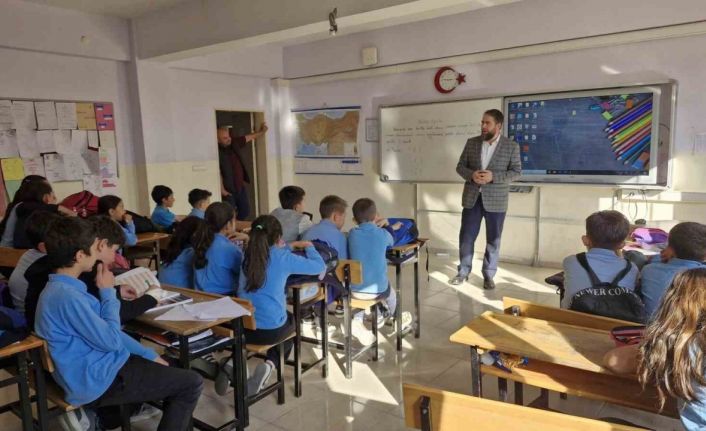 Emet İlçe Vaizi Gül’ün ortaokul öğrencileriyle değerler eğitimi buluşması