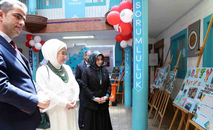 Emine Erdoğan, Güney Afrika’da Uluslararası Maarif Okulu’nu ziyaret etti