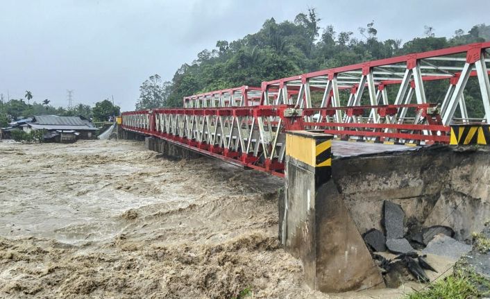 Endonezya’daki sel ve toprak kaymalarında ölü sayısı 49’a yükseldi