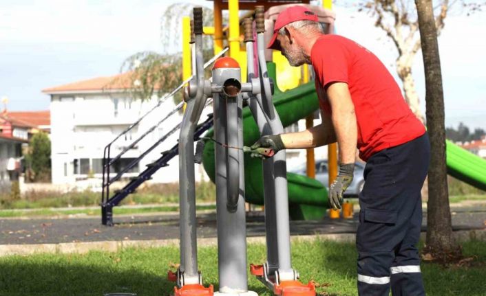 Erenler Belediyesi park ve bahçelerde çalışmalarını sürdürüyor
