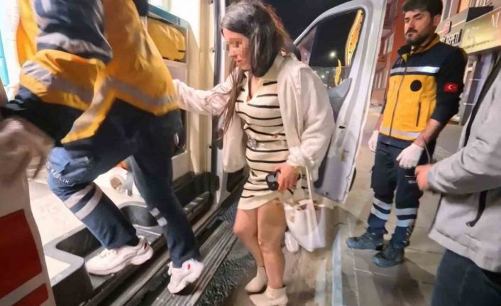 Erkek arkadaşının görüştüğü kadını bıçakladı