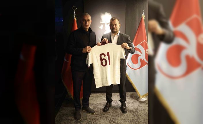 Ertuğrul Doğan, TFF Başkanı Hacıosmanoğlu’na forma hediye etti