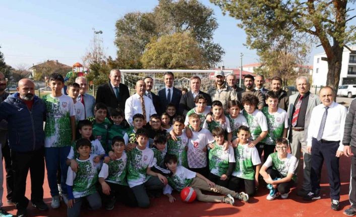 Erzincan’da 101 okulun bahçesine kauçuk zemin yapıldı