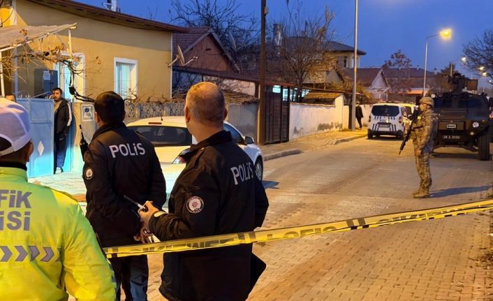 Erzincan’da bir evde baba ve oğlu silahla vurulmuş halde ölü bulundu