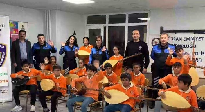 Erzincan’da öğrencilere bağlama desteği