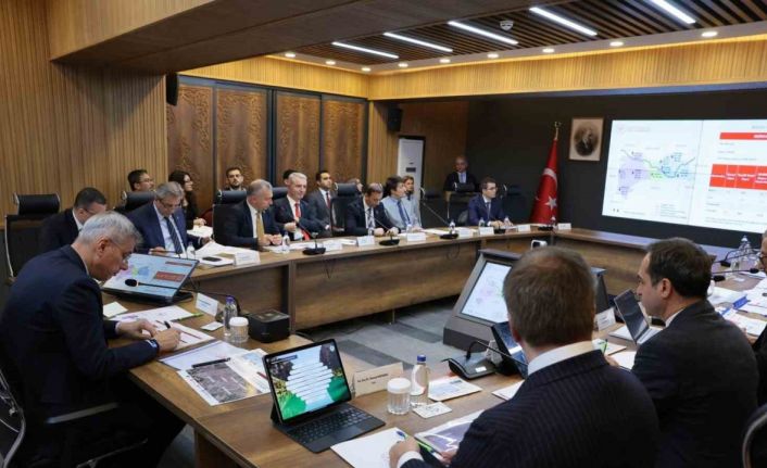 Erzincan’da sağlık yöneticileri toplantısı: "Sağlıklı Türkiye Yüzyılı Vizyonu masaya yatırıldı"