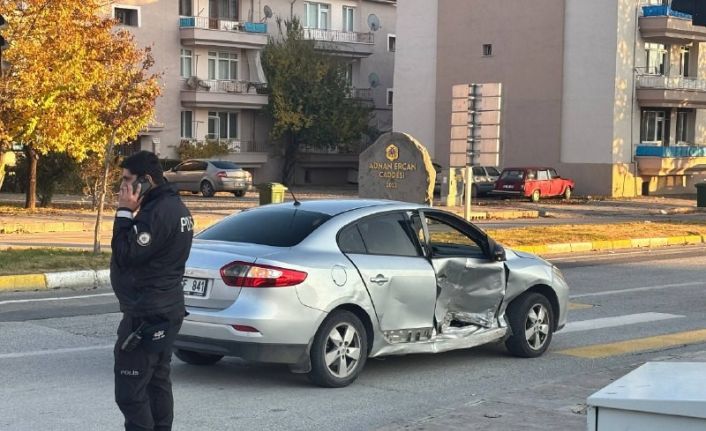 Erzincan’da trafik kazası: 2’i çocuk 4 yaralı