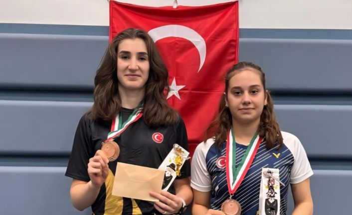 Erzincanlı badmintonculardan Macaristan’da çifte bronz madalya