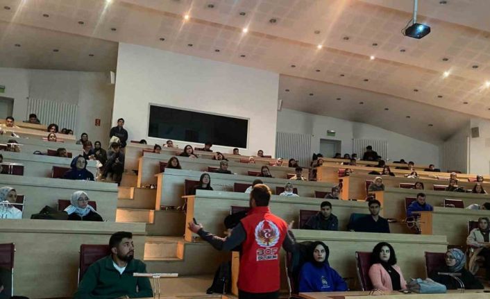Erzurum polisinden gençlere güvenli gelecek bilgilendirmesi