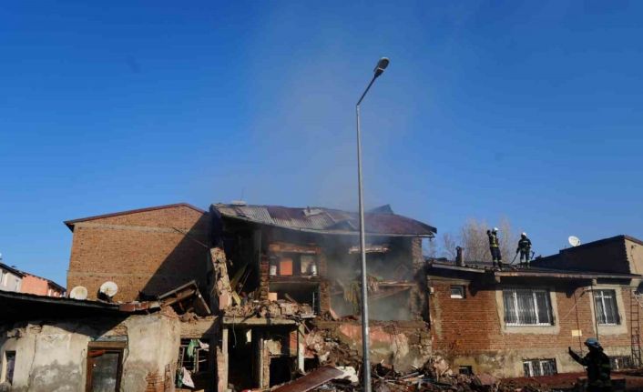 Erzurum’da doğalgaz patlaması: 2 ev çöktü, 1 yaralı