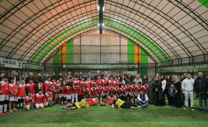 Esenyurt Belediyesi’nden gençlere spor desteği