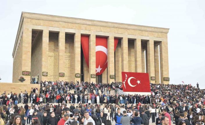 Esenyurtlu gençler Anıtkabir’i ziyaret etti