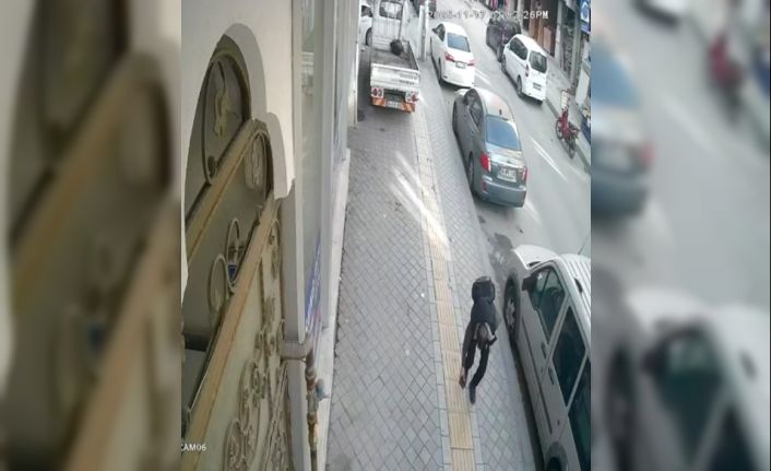 Esenyurt’ta düşen cüzdanı çaldı, sosyal medyada görünce iade etti