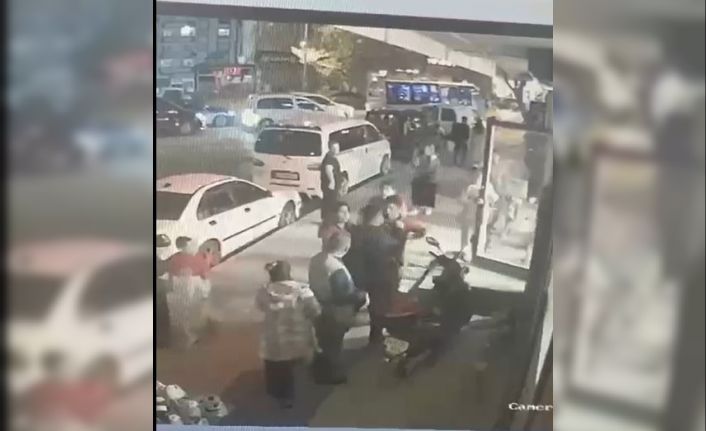 Esenyurt’ta engelli adama bıçaklı saldırı kamerada