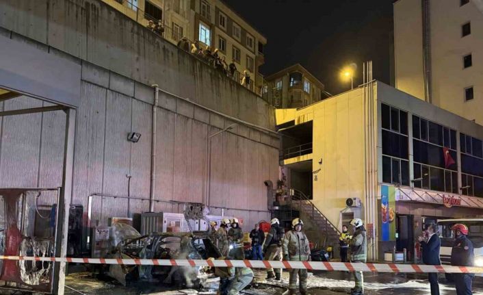 Esenyurt’ta şarjda olan elektrikli araç alev alarak patladı