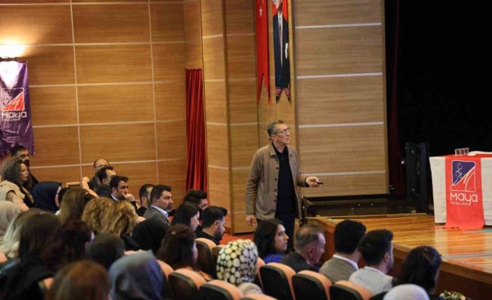 Eski Bakan Selçuk, Diyarbakır’da öğretmen ve velilerle buluştu