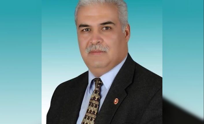 Eski başkan araç kullanırken kalp krizi geçirip hayatını kaybetti