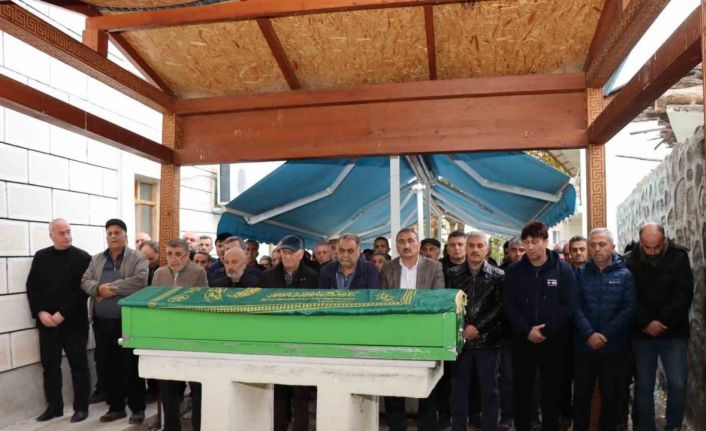 Eski belediye başkanı dualarla uğurlandı