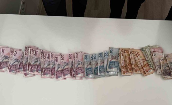 Esnaftan para toplayan dilencinin üzerinden 9 bin TL çıktı