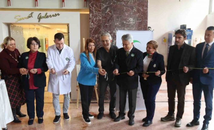 ESOGÜ’de bağımlılık temalı karikatür sergisi açıldı