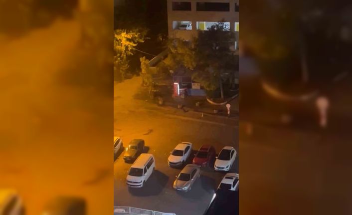 Etrafa aldırmadan büfenin camlarını alaşağı etti